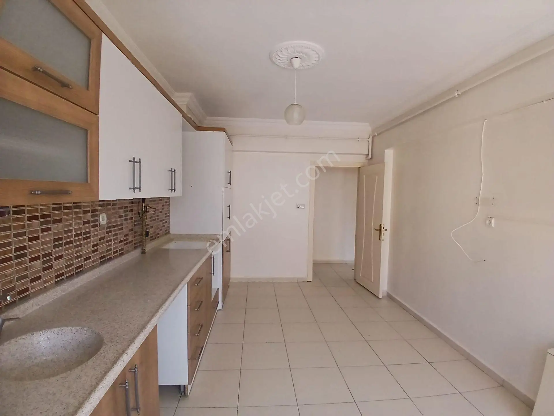Akçay Emlak'tan Akşehir Yarenler Mahallesi Cumhuriyet İlkokulu Civarında Kiralık 3+1 Daire - Görsel 4