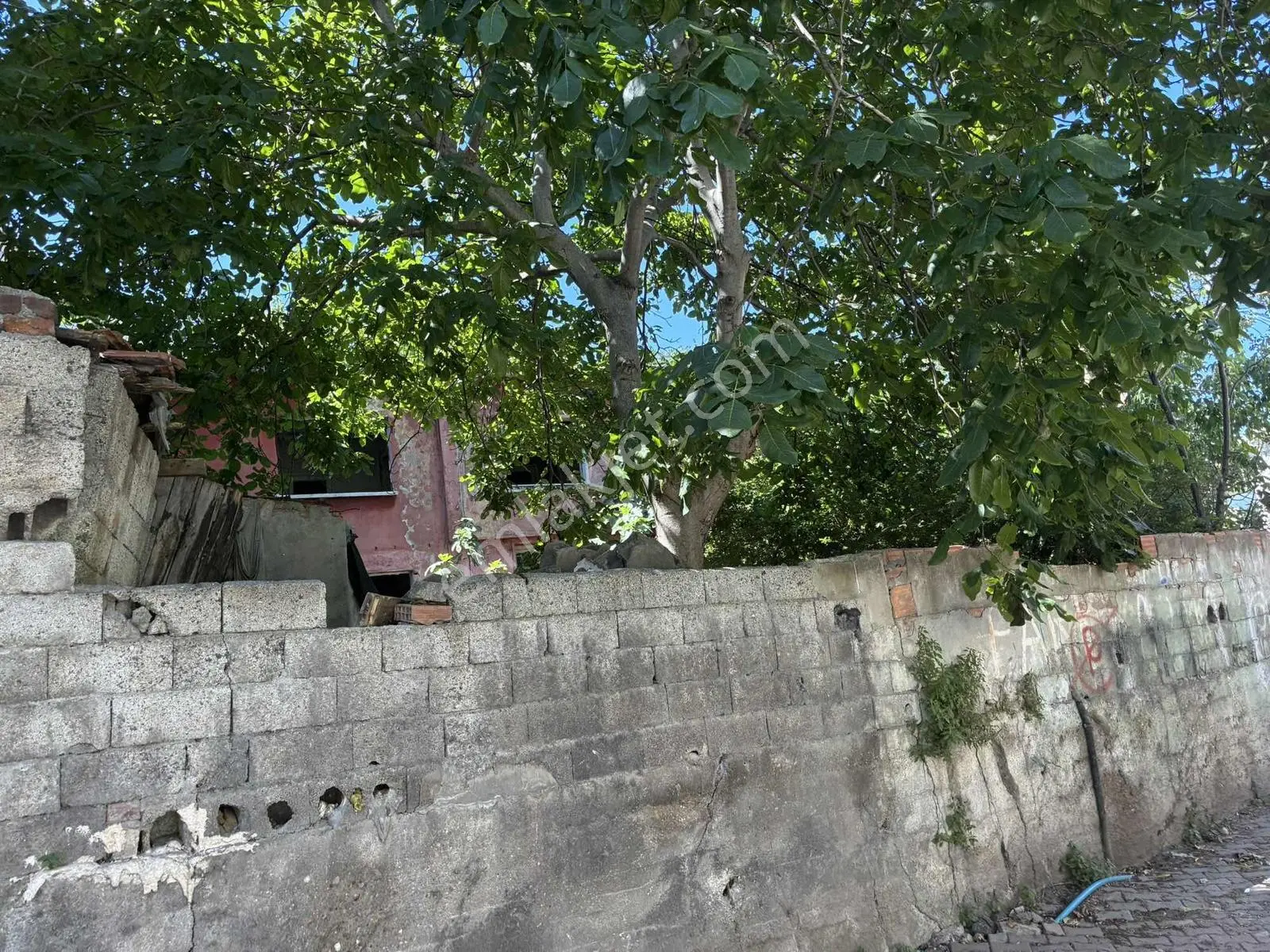 Merkezde Müstakil , İmarlı 685 M2 Arsa