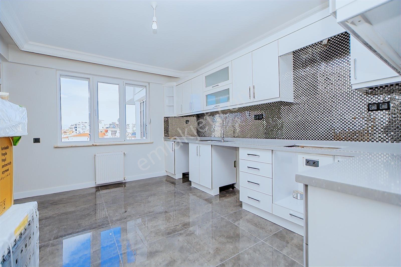 Yeşilbahçe'de Denize 5 Dk İçi Full Yapılı 3+1 180 M2 Satılık - Görsel 2