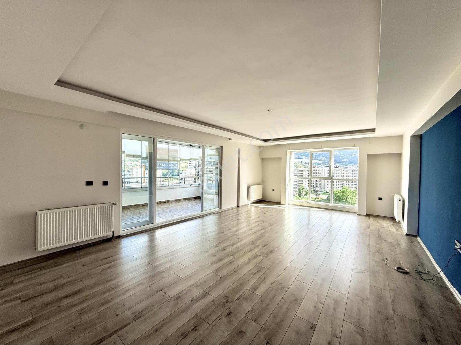 Evinora Sitesinde Çok Geniş 4+1 Kiralık Daire - Görsel 9