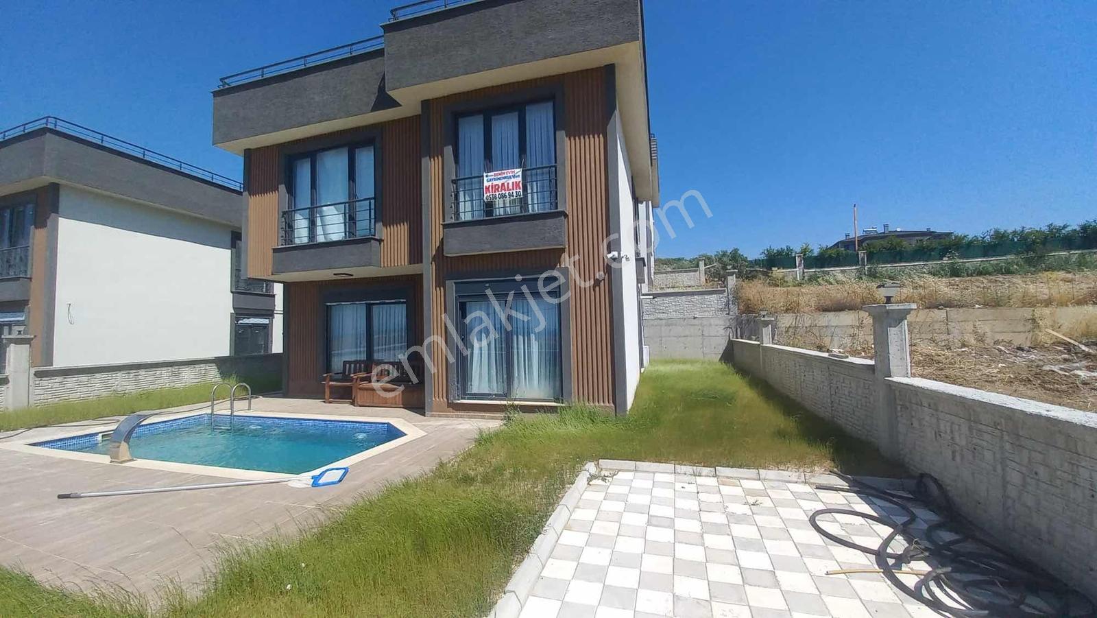 Gümüş Emlak'tan İğdebağlarında Eşyalı Havuzlu Kiralık Villa