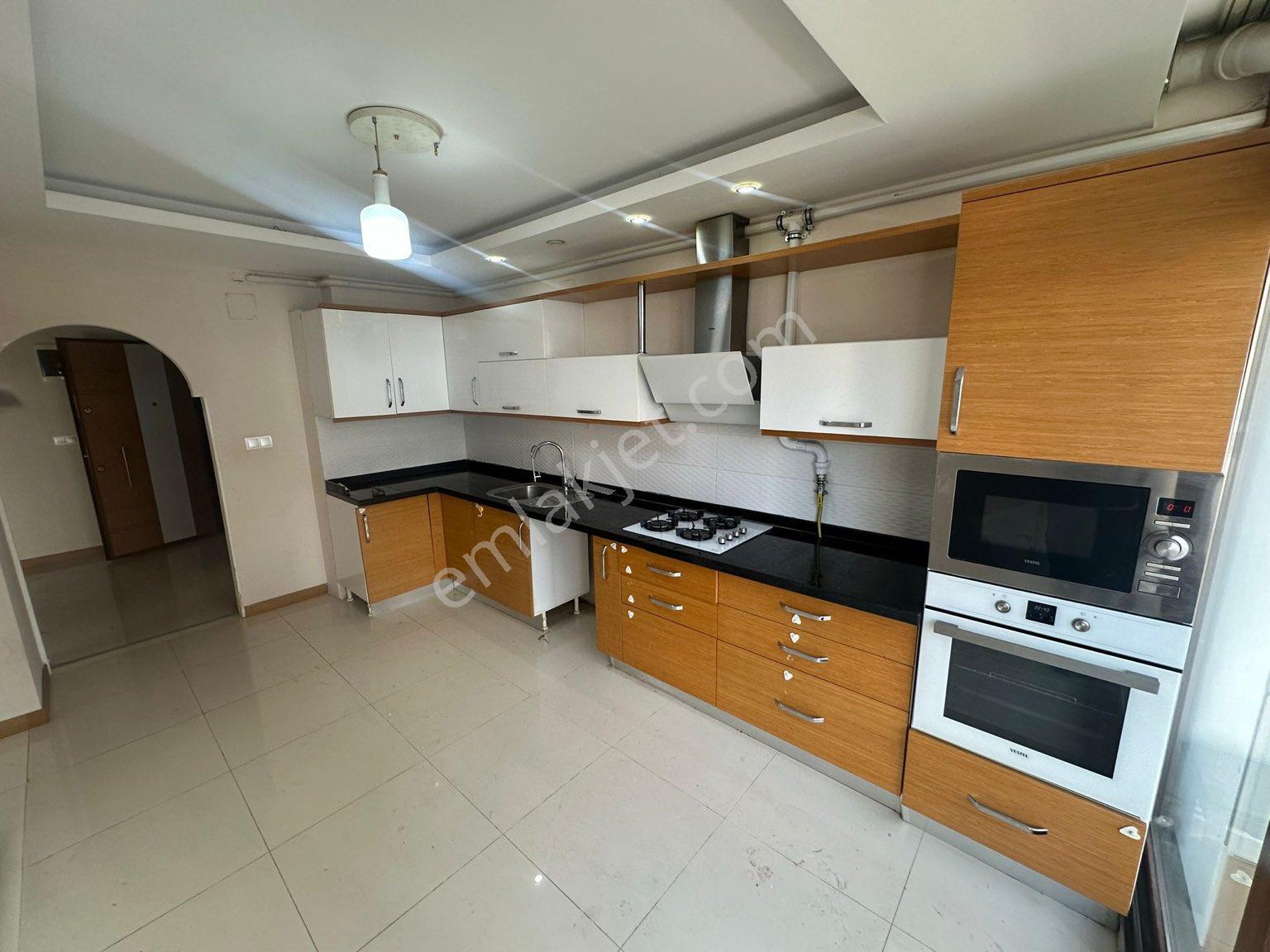Yurt Mahallesi’nde Sosyete Pazarı Civarında Fırsat 3+1 Kiralık Daire!