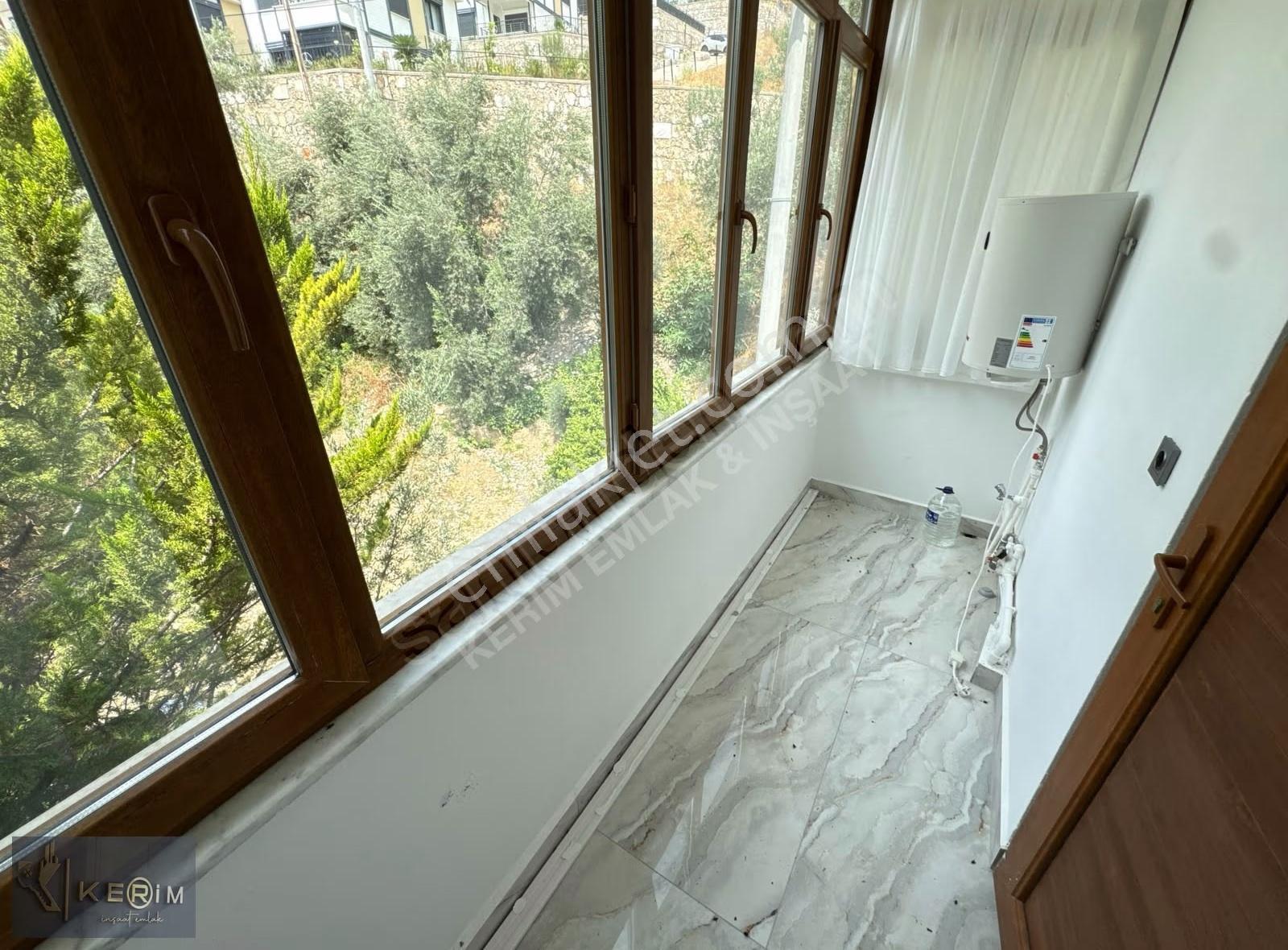 Kerim'den Altınoluk'da Havuzlu Sitede Kiralık 4+1 Müstakil Villa - Görsel 17