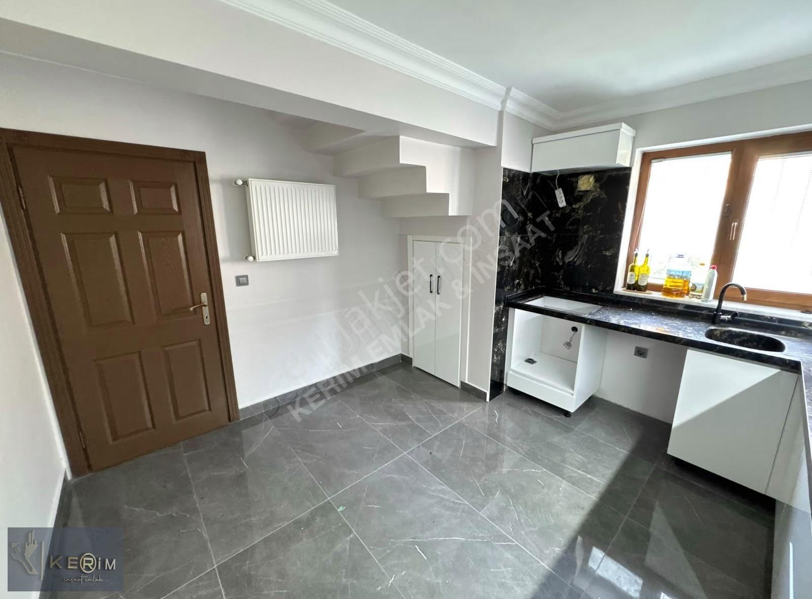 Kerim'den Altınoluk'da Havuzlu Sitede Kiralık 4+1 Müstakil Villa - Görsel 18