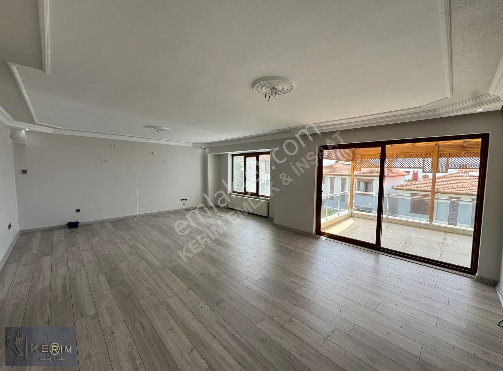 Kerim'den Altınoluk'da Havuzlu Sitede Kiralık 4+1 Müstakil Villa - Görsel 4