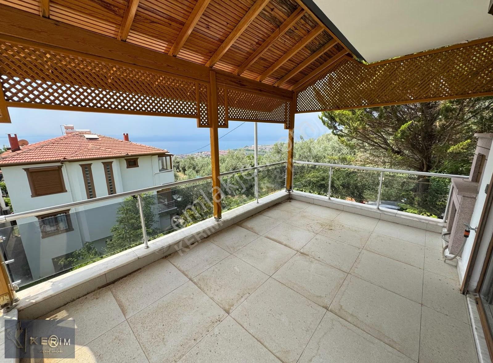 Kerim'den Altınoluk'da Havuzlu Sitede Kiralık 4+1 Müstakil Villa - Görsel 10