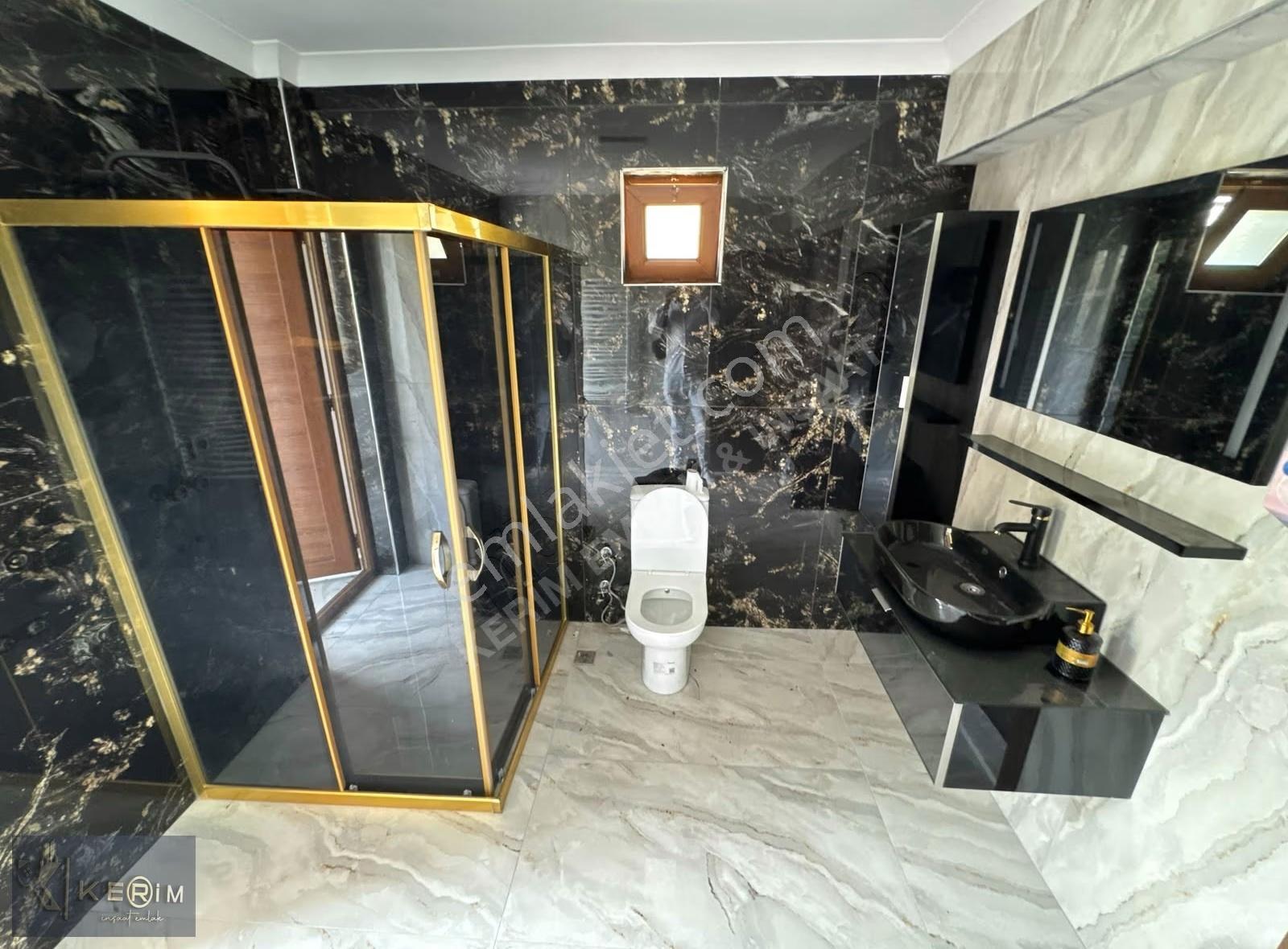Kerim'den Altınoluk'da Havuzlu Sitede Kiralık 4+1 Müstakil Villa - Görsel 25