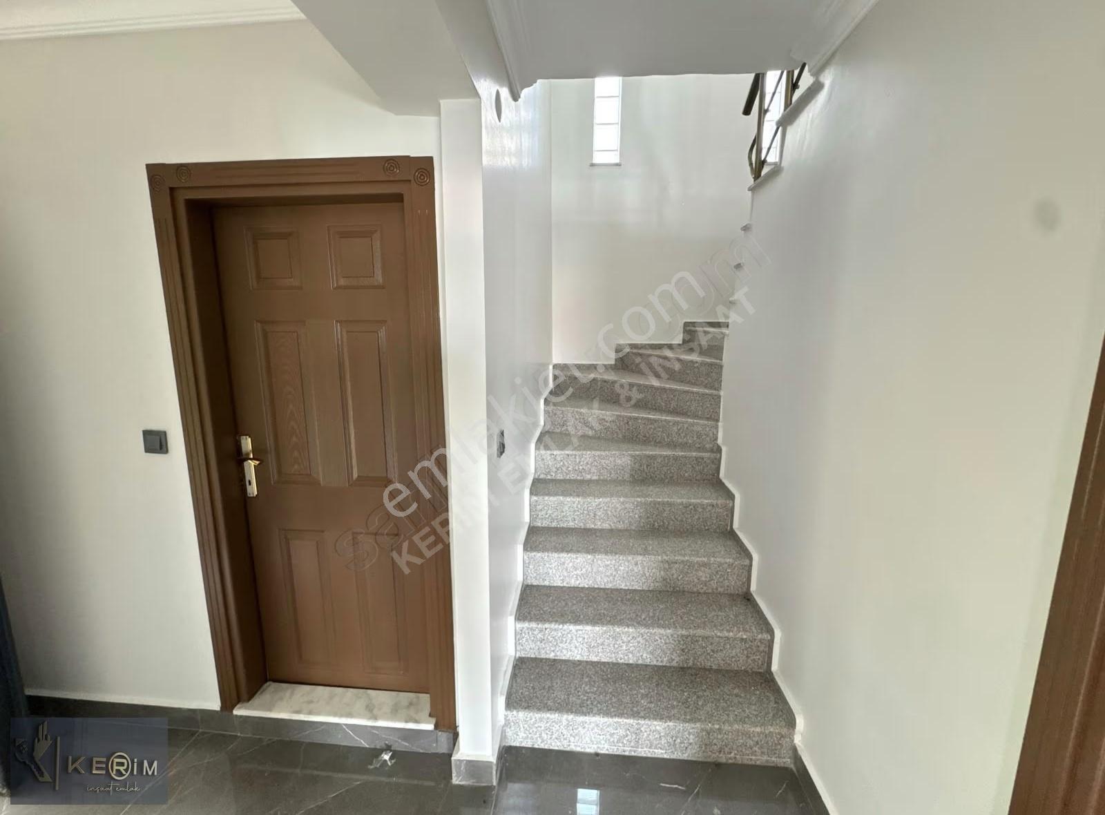 Kerim'den Altınoluk'da Havuzlu Sitede Kiralık 4+1 Müstakil Villa - Görsel 21