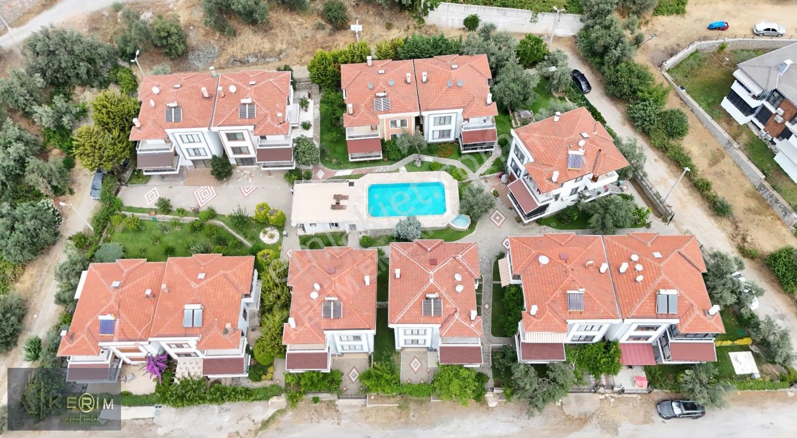 Kerim'den Altınoluk'da Havuzlu Sitede Kiralık 4+1 Müstakil Villa - Görsel 24