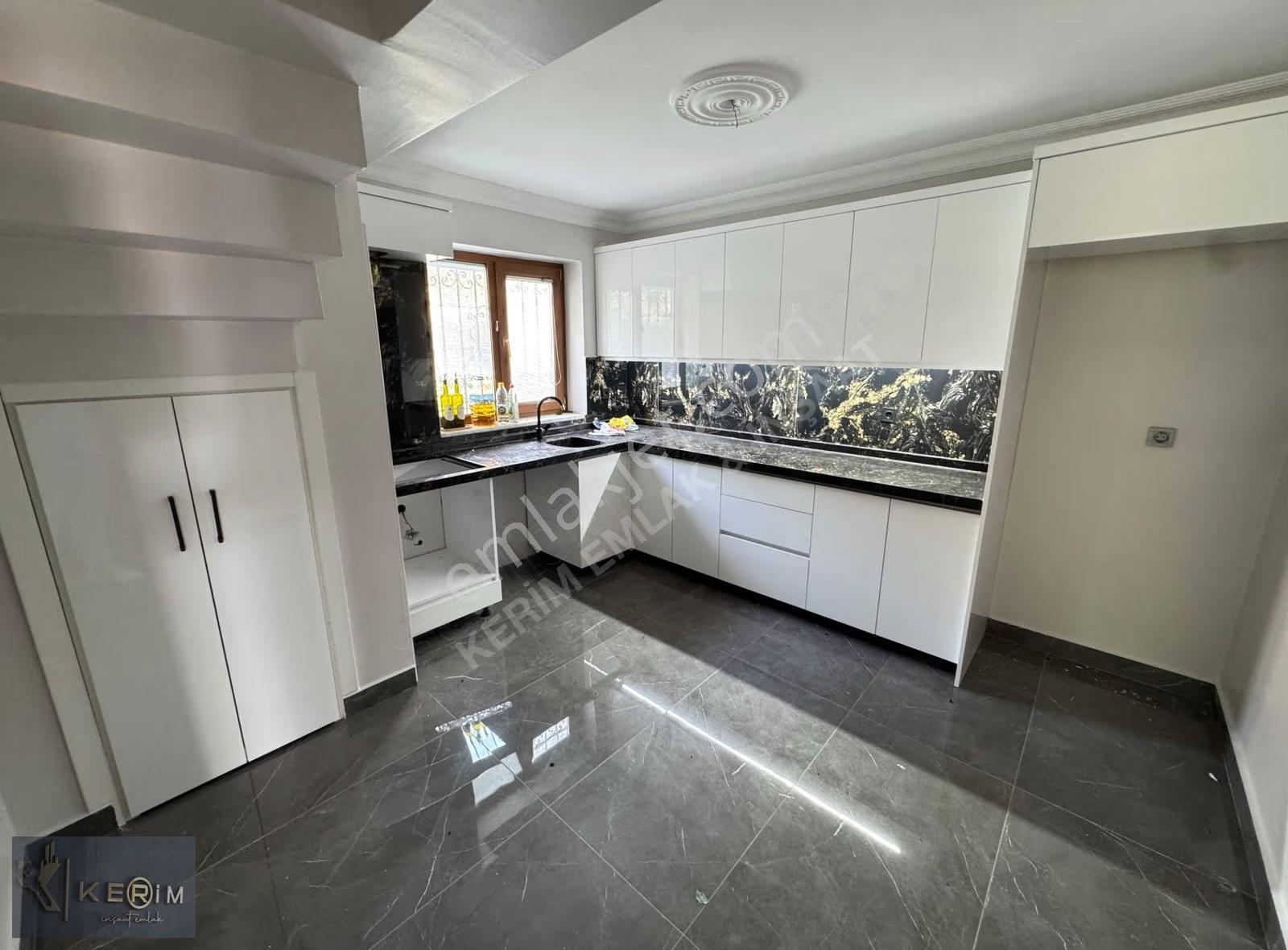 Kerim'den Altınoluk'da Havuzlu Sitede Kiralık 4+1 Müstakil Villa - Görsel 2