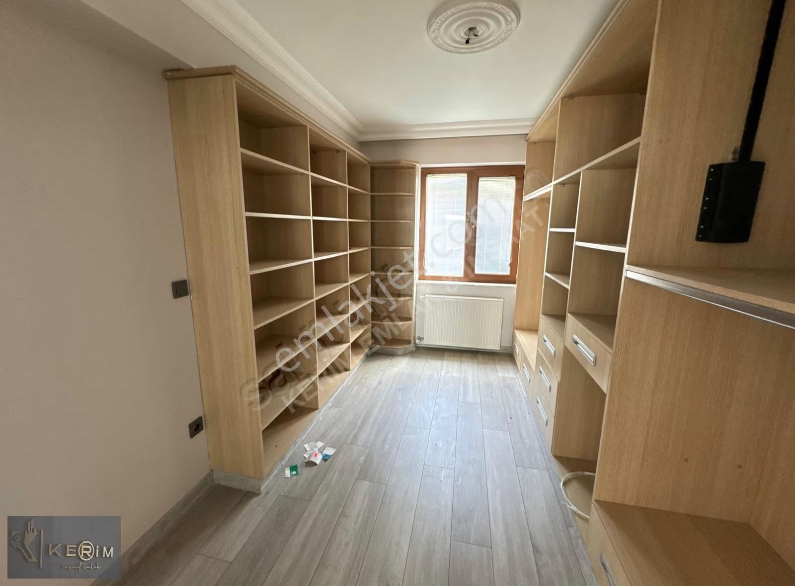 Kerim'den Altınoluk'da Havuzlu Sitede Kiralık 4+1 Müstakil Villa - Görsel 15