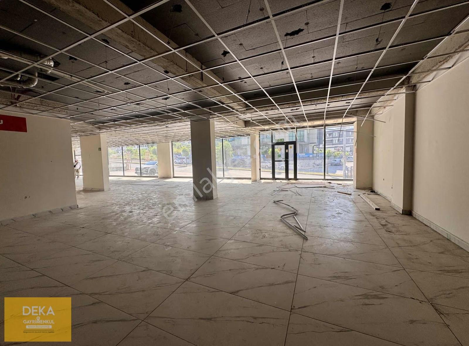 Deka Gayrimenkul'den Bulvara Cepheli, Vitrinli Kiralık İş Yeri