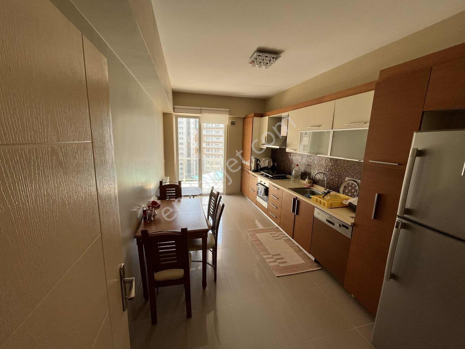 Beylikdüzü Narçiçeği Sitesi 3+1 6.kat 146 M2 Full Eşyalı - Görsel 6