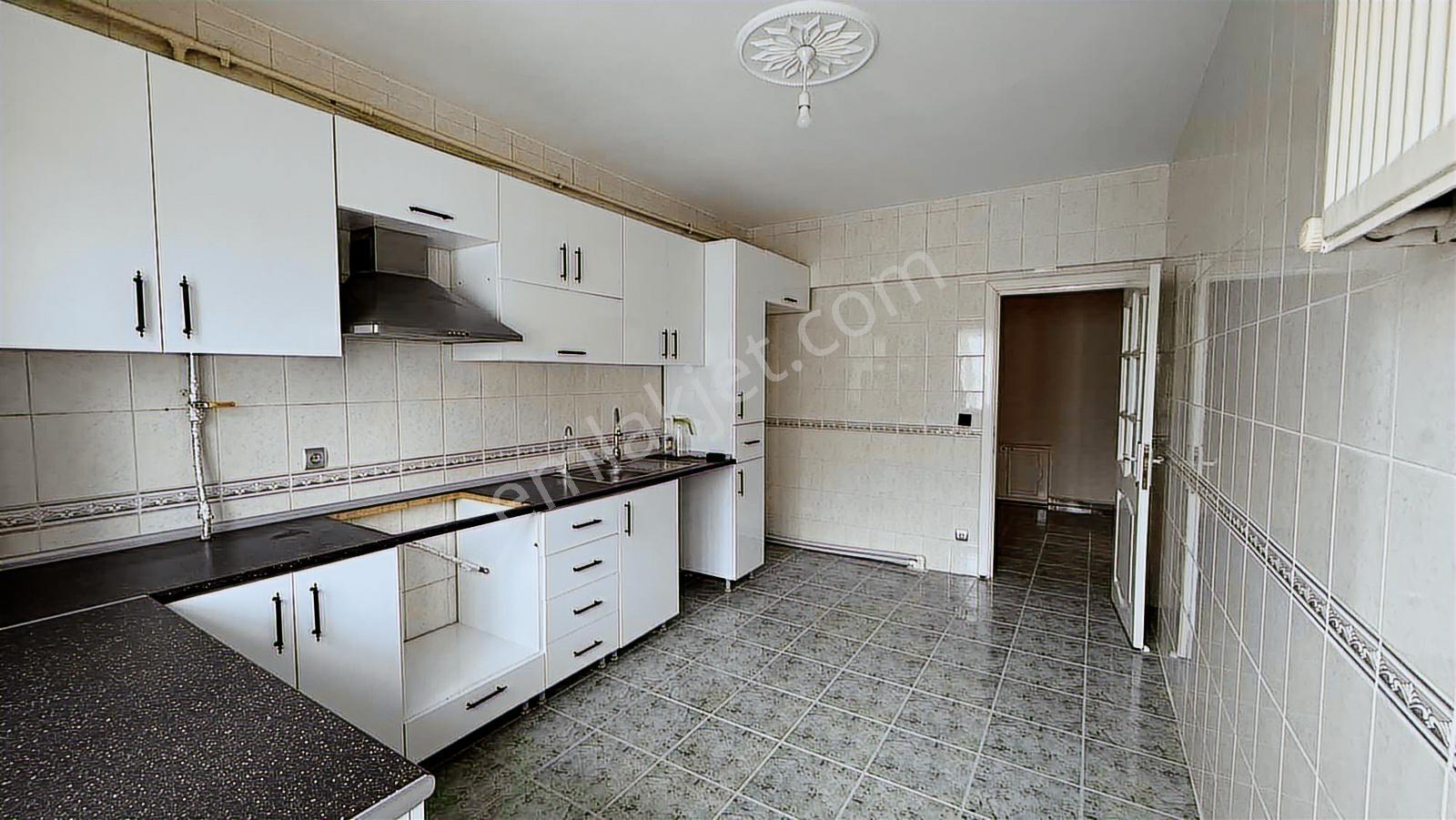 Re/max Hedef'ten Adnan Kahveci Metrobüse Yakın Kiralık Daire - Görsel 28