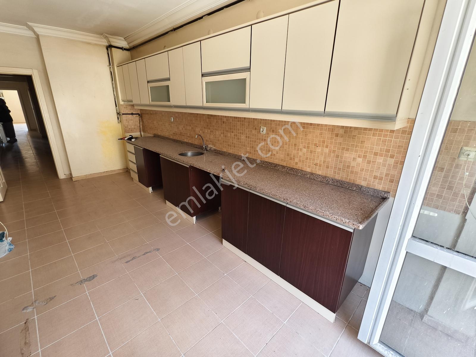Pera'dan Gaffar Okan Cad. Otoparklı Arakat Kiralık 3+1 Daire - Görsel 9