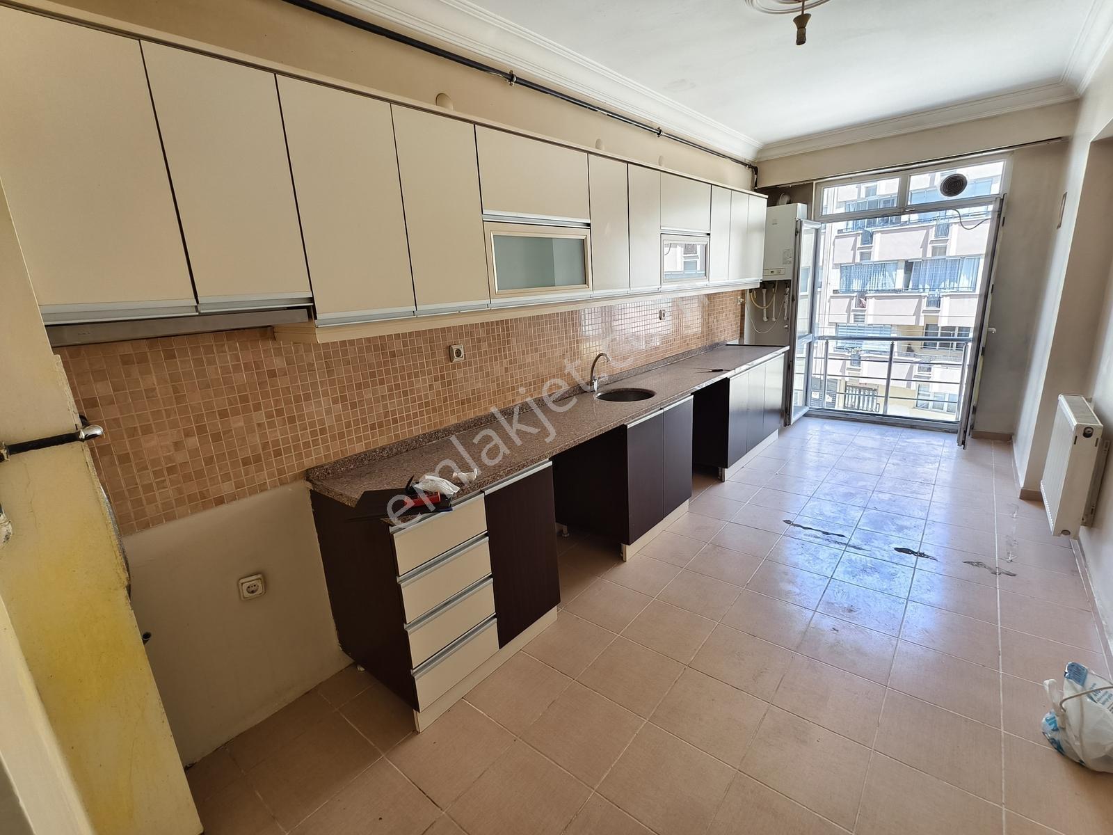 Pera'dan Gaffar Okan Cad. Otoparklı Arakat Kiralık 3+1 Daire - Görsel 10