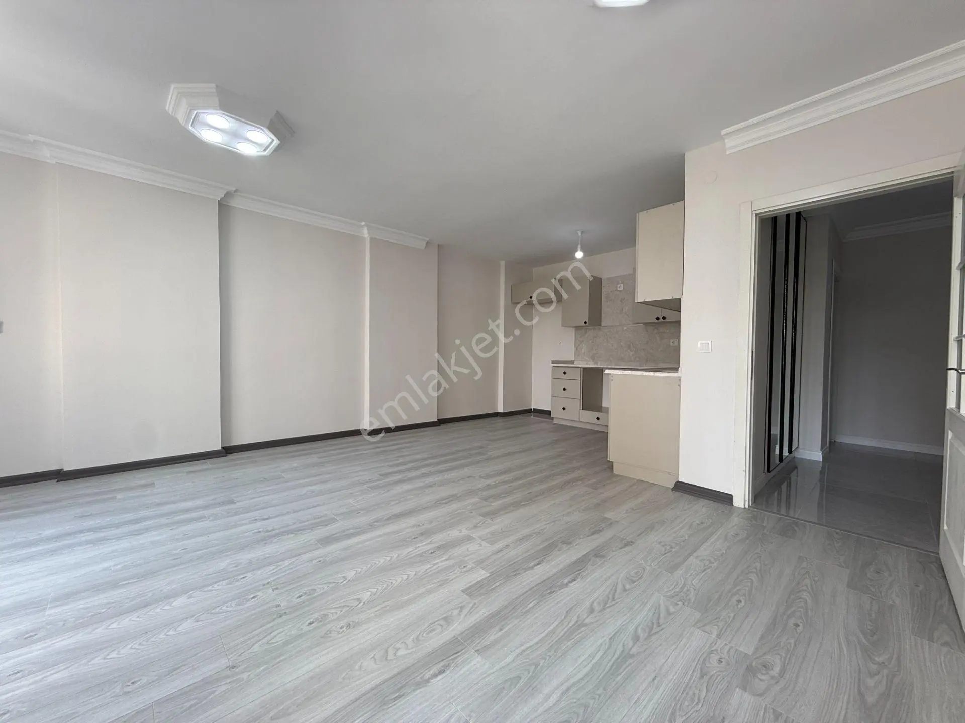 Kenan Evren'de 3+1 150 M2 Full Yapılı-iskanlı Satılık Daire - Görsel 2