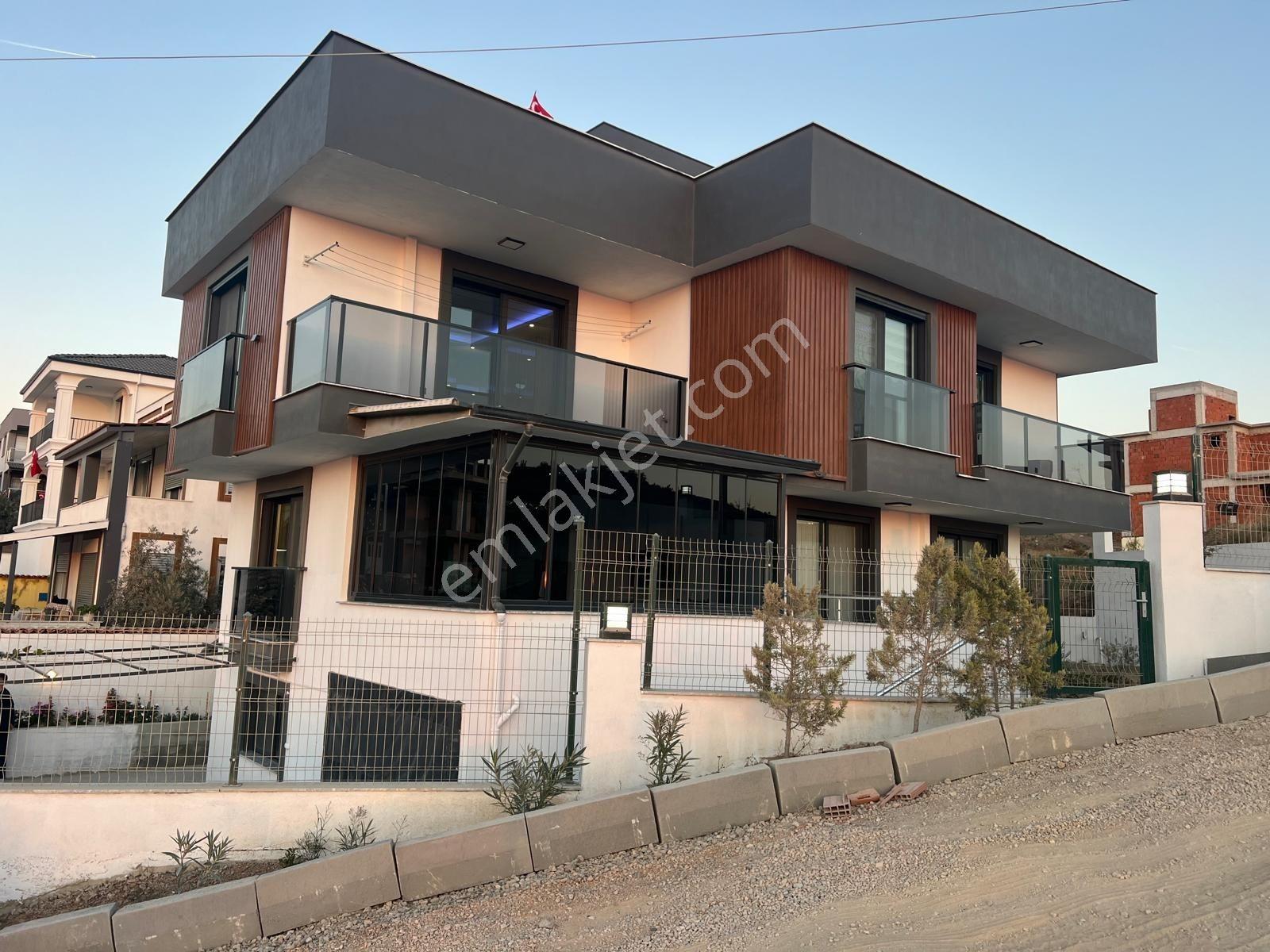 Akarca'da Huzurlu Yaşamı Konforla Buluşturan Özel Tripleks Villa - Görsel 16