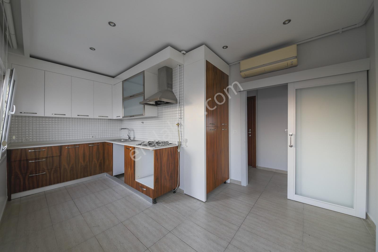 Bostancı Sahilde Deniz Manzaralı Kiralık 4+1 Dubleks Daire - Görsel 12