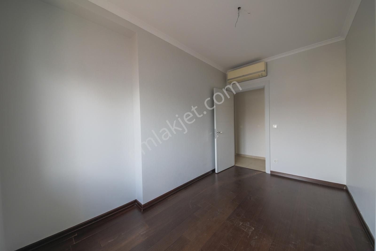 Bostancı Sahilde Deniz Manzaralı Kiralık 4+1 Dubleks Daire - Görsel 11