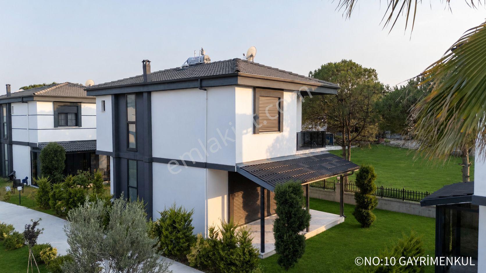 No:10 Gayrimenkul’den Akvaryum Koyu’nda Denize 100 Metre Eşyalı 3+1 Dubleks Villa
