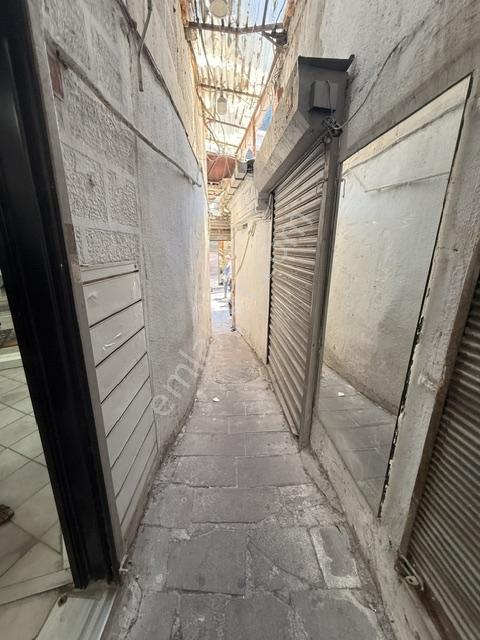 Kapalıçarşı'nın Yanı Başında 50m2 Kiralık Ticari Dükkan - Görsel 2