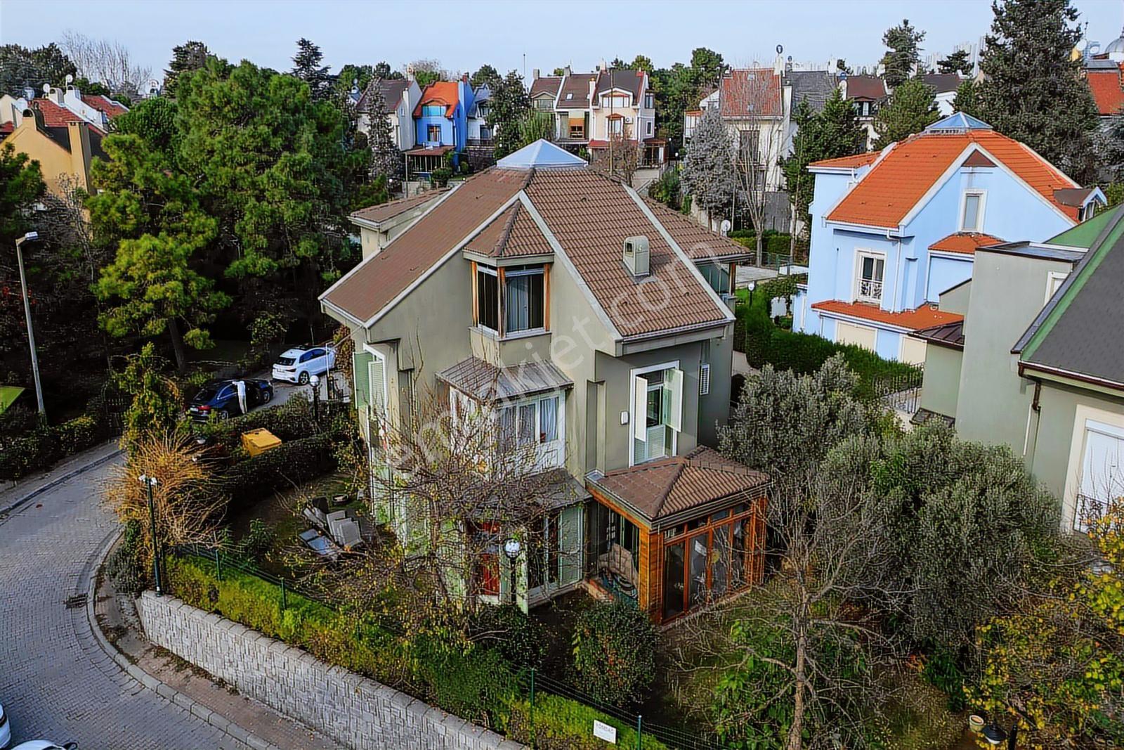 Mutluol Proje'den Bahçeşehir'de Müstakil Bahçeli 3 Katlı Villa - Görsel 55