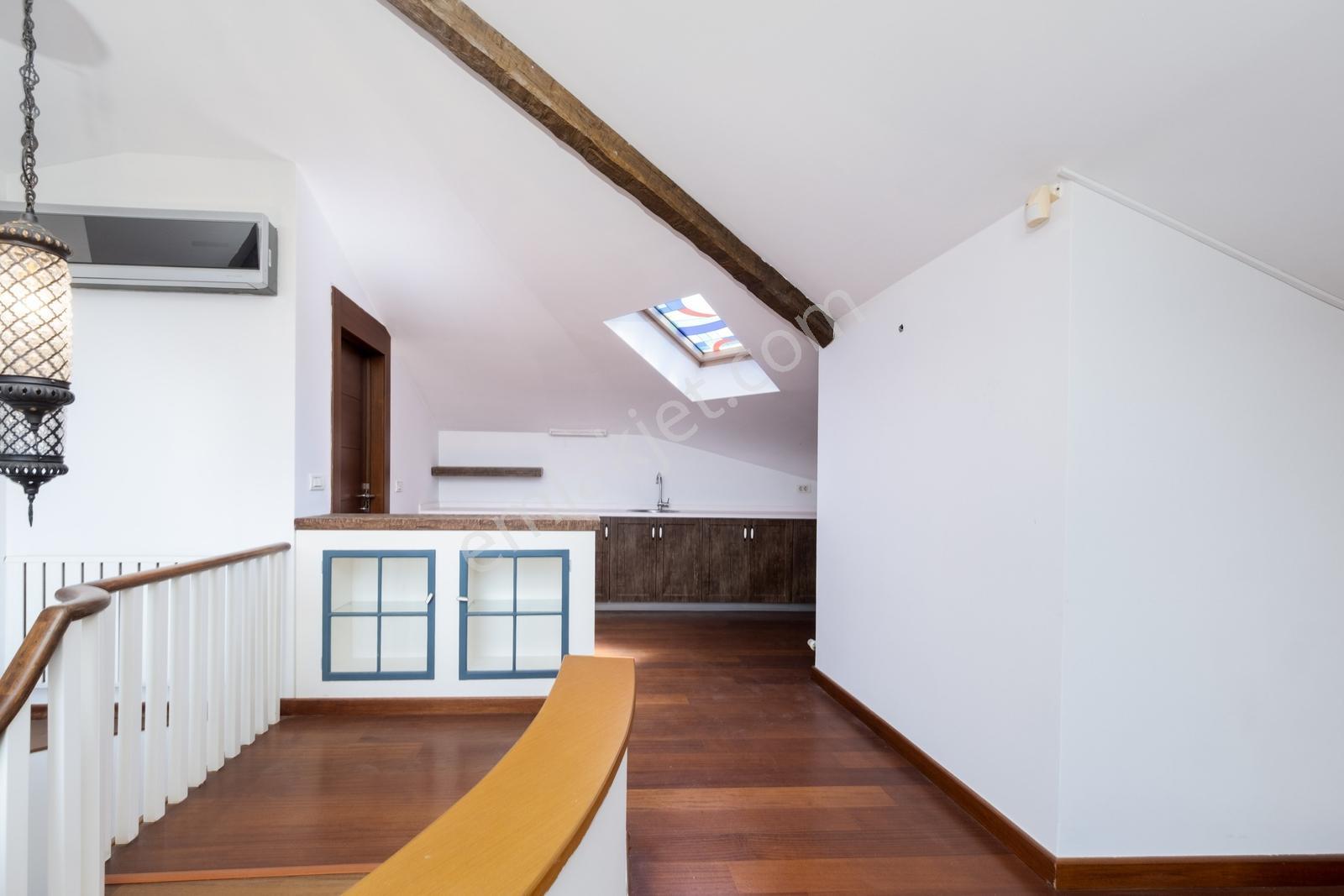 Çengelköy'de Boğaz Manzaralı Site İçinde Müstakil Bahçeli Villa - Görsel 21