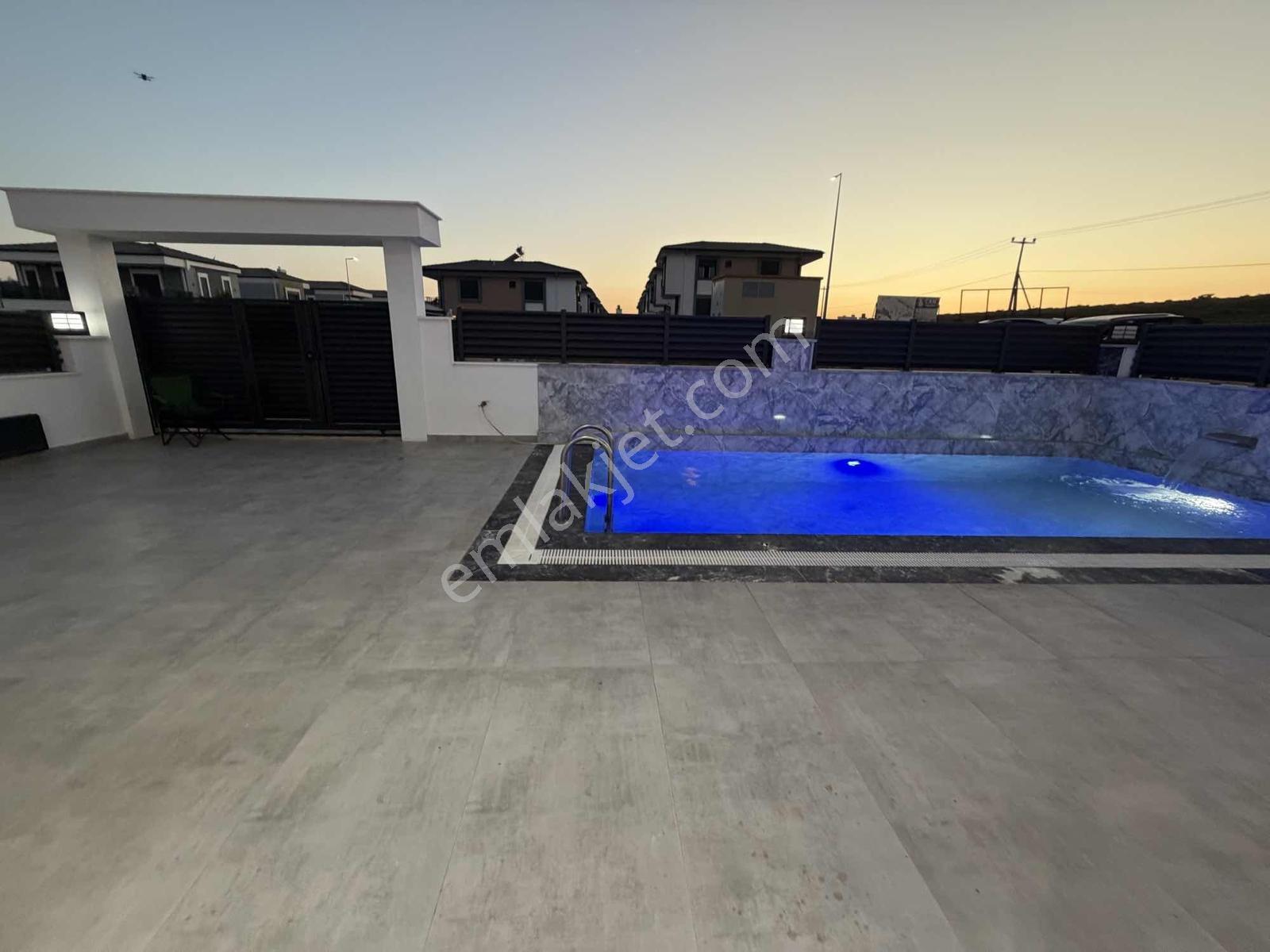 Didim'de 3+1 Ayrı Mutfaklı Tam Müstakil Lüks Villa