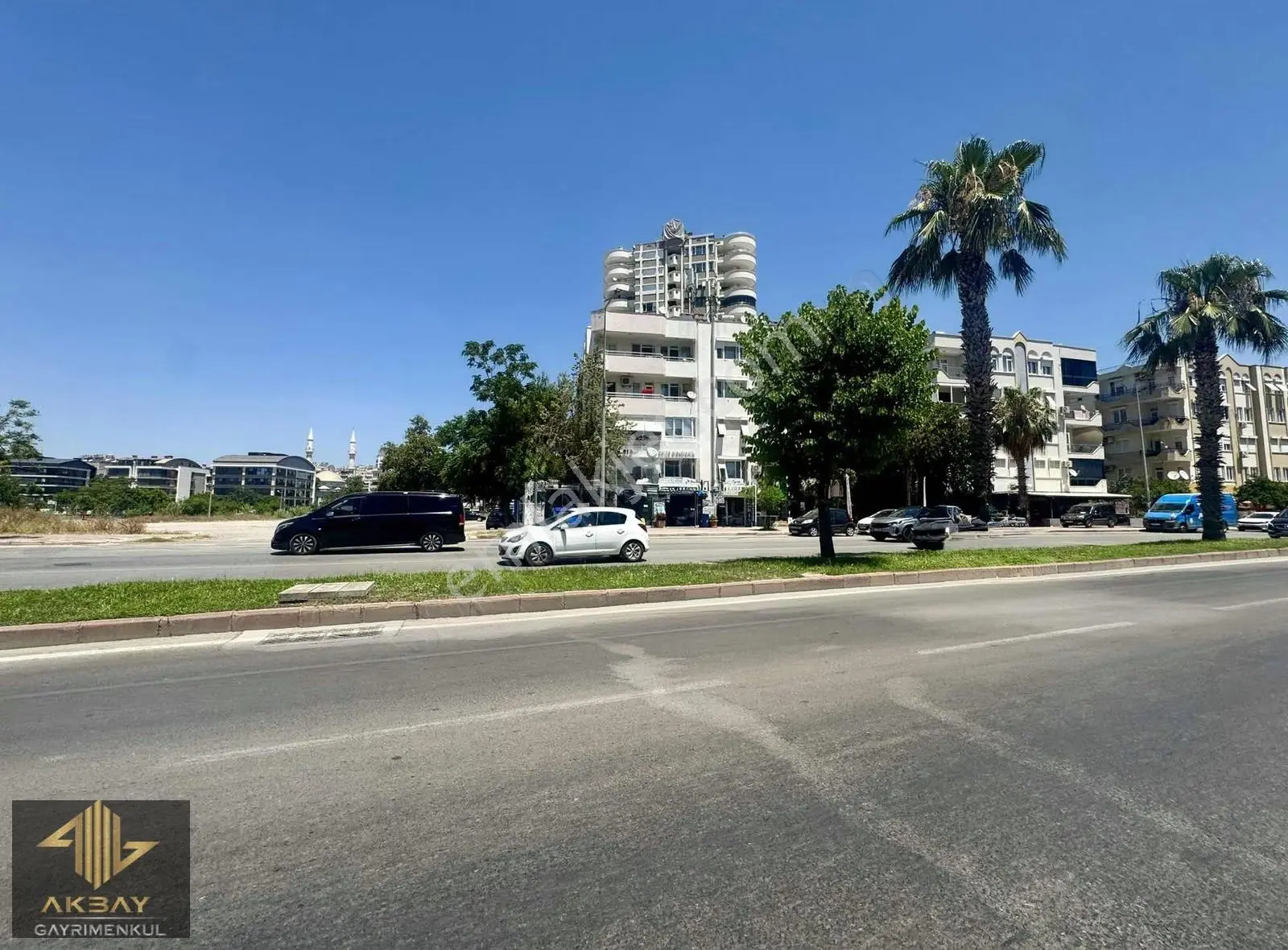 Lara Barınaklar'da 50 M2 Kullanımlı Cadde Üzeri Dükkan