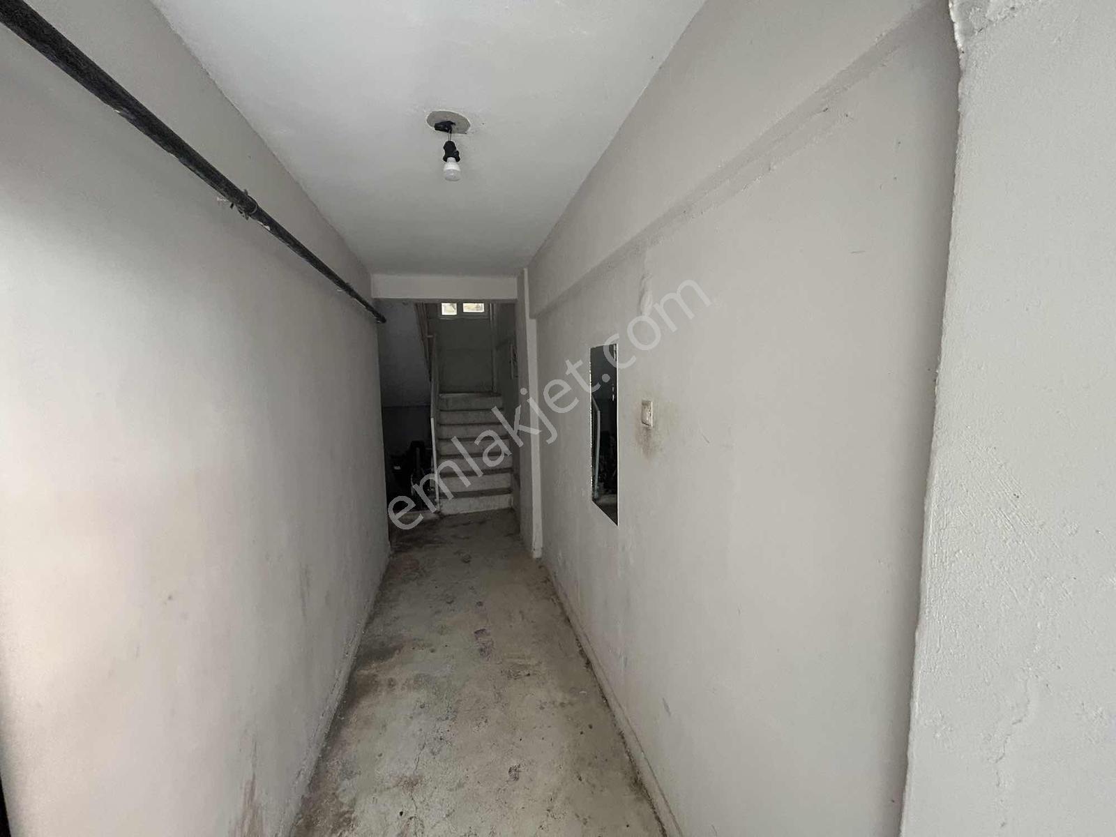 Kuşadası Merkezde Doğalgazlı Eşyalı Kiralık 3+1 Ara Kat Daire - Görsel 24