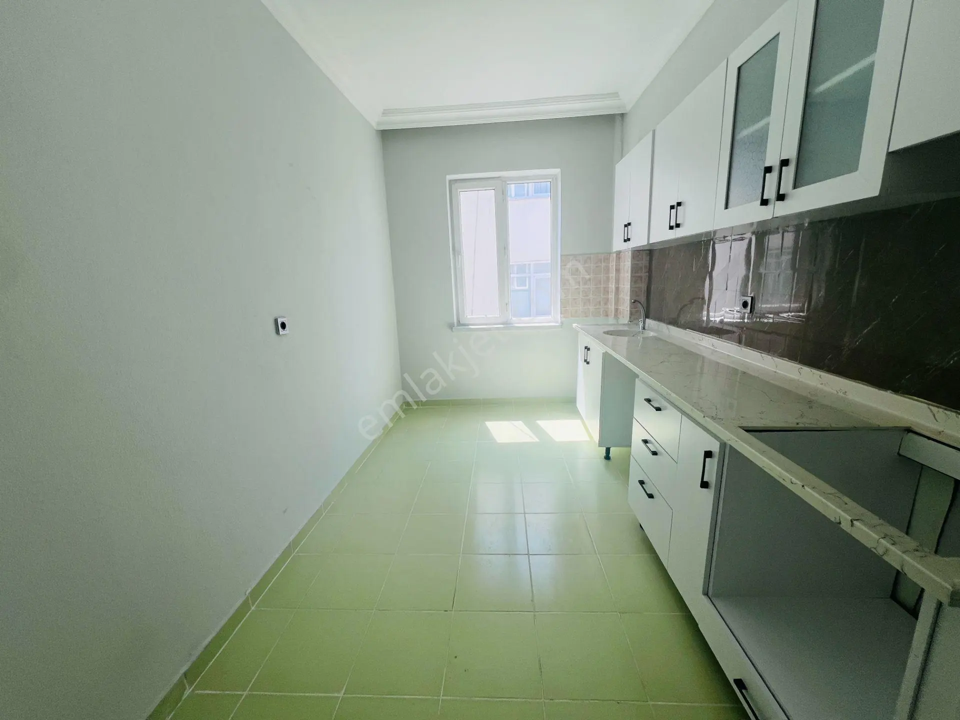 Merkezi Konumda Kiralık 3+1 Toplu Taşımaya Yakın Bakımlı Daire - Görsel 2