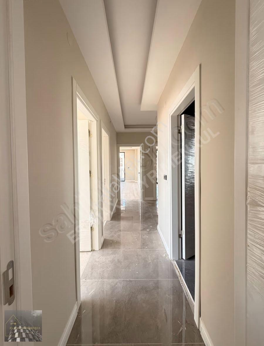 Gemlik Manastır'da Havuzlu Sitede Sıfır Ara Kat Kiralık (3+1)
