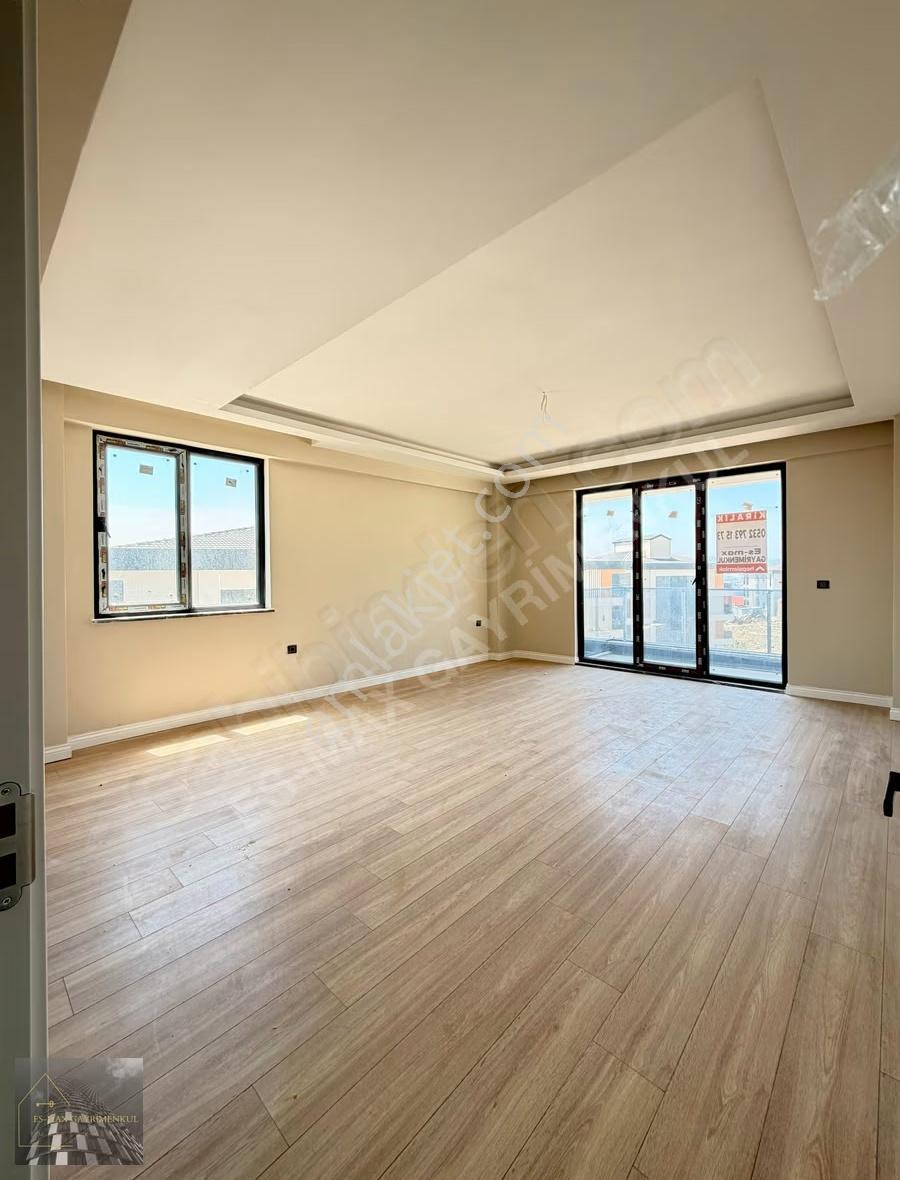 Gemlik Manastır'da Havuzlu Sitede Sıfır Ara Kat Kiralık (3+1) - Görsel 13