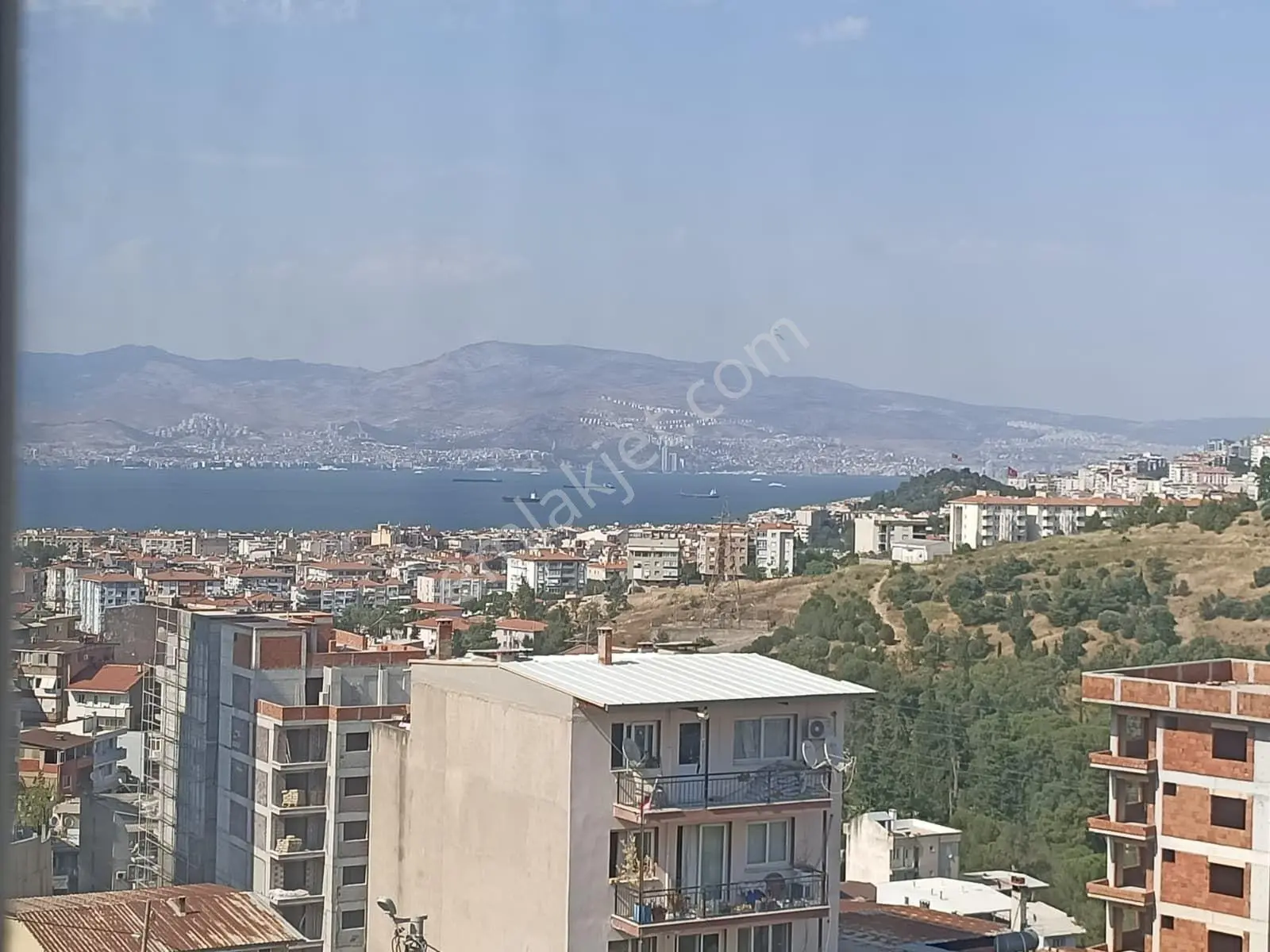 Mimkentte Asansörlü Tadilatlı Deniz Manzaralı 3+1 Kiralık Daire