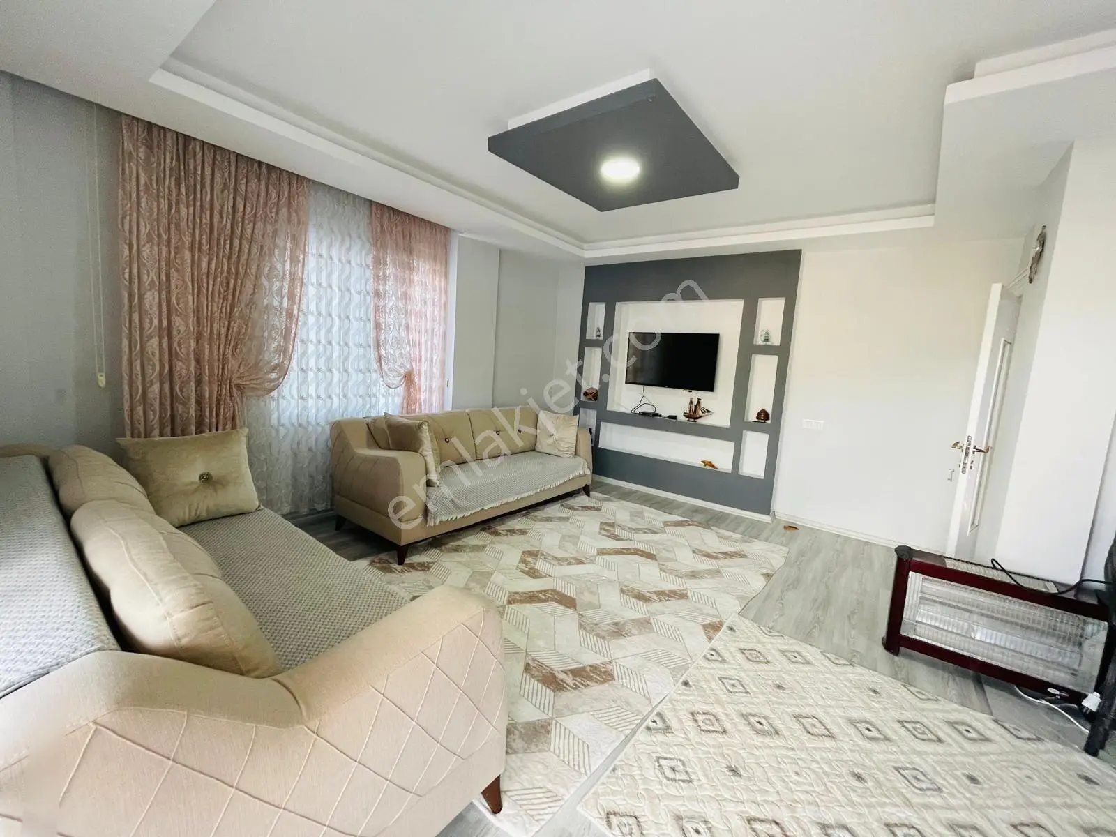 Aydın'dan Bekiralanında 5+1 Fırsat Eşyalı Satılık Villa