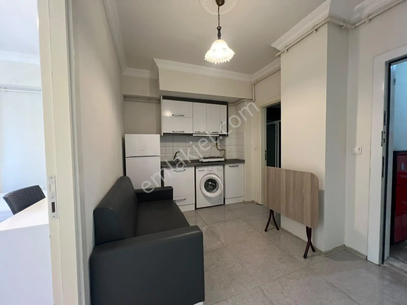 Bahçelievler Mahallesinde Yüksek Güvenliki Lüx 1+1 Eşyalı Daire - Görsel 5