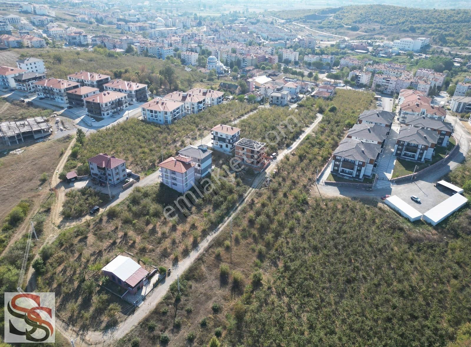 Ferizli İlçe Merkezinde 300 M² % 35 - 3 Kat Konut İmarlı Arsa - Görsel 2
