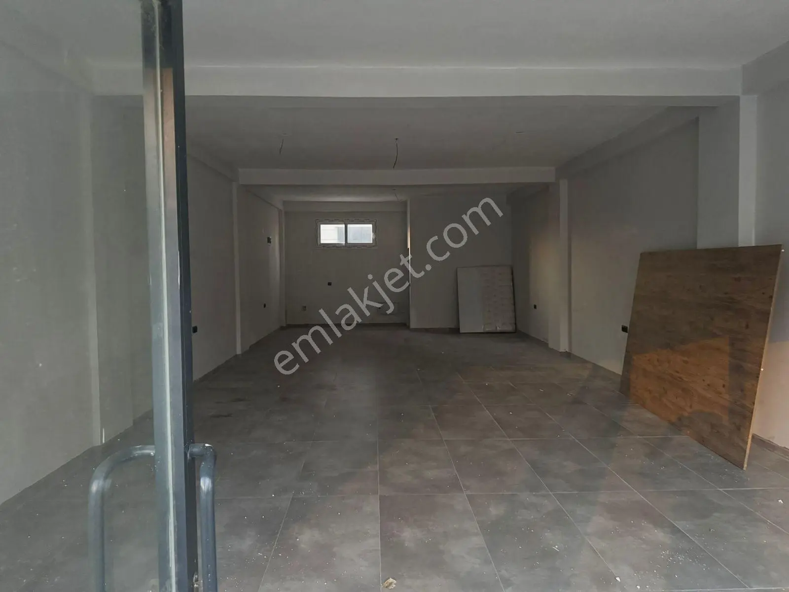 Aydın'dan Tarsus Kırklarsırtı'nda 100 M2 Kiralık Dükkan - Görsel 2