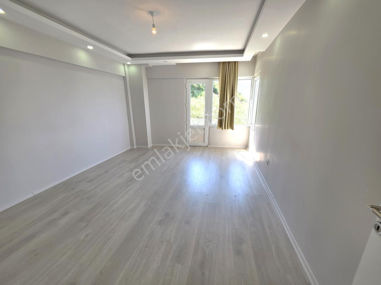 Remaxtan Satılık Plaja Sıfır Deniz Manzaralı 250 M2 Daire - Görsel 15