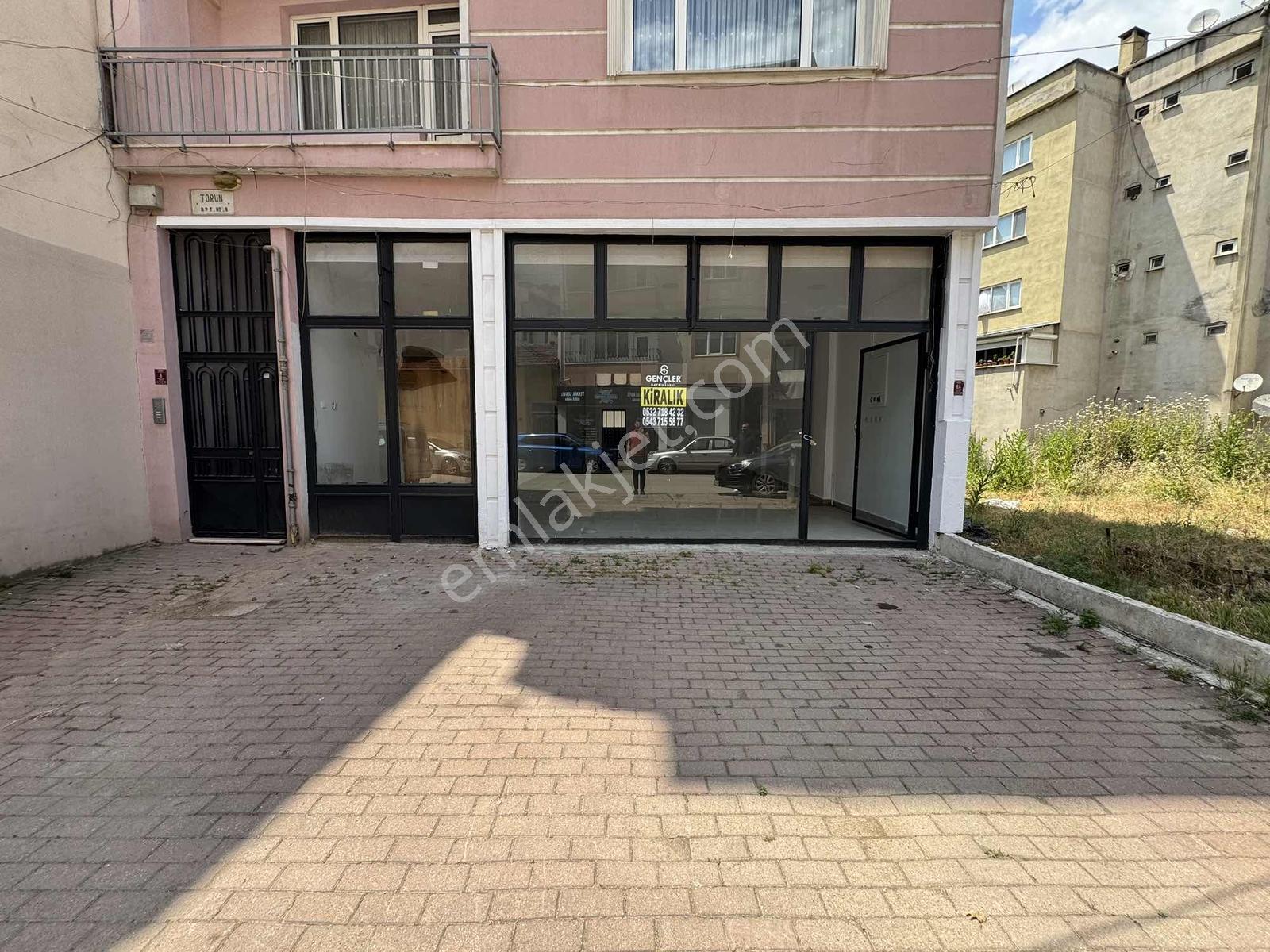 Gençler Gayrimenkul'den Cadde Üzeri Dükkan