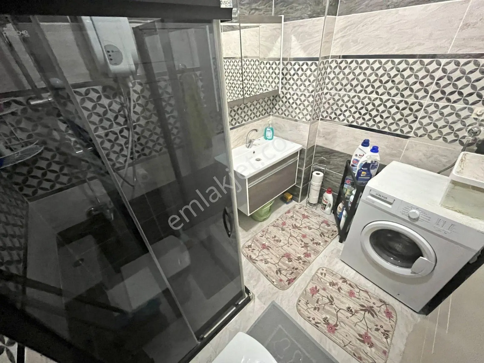 Güç'ten Akçay'da Haftanın Fırsatı Ön Cephe Asansörlü Şık Satılık 1+1 Daire - Görsel 23