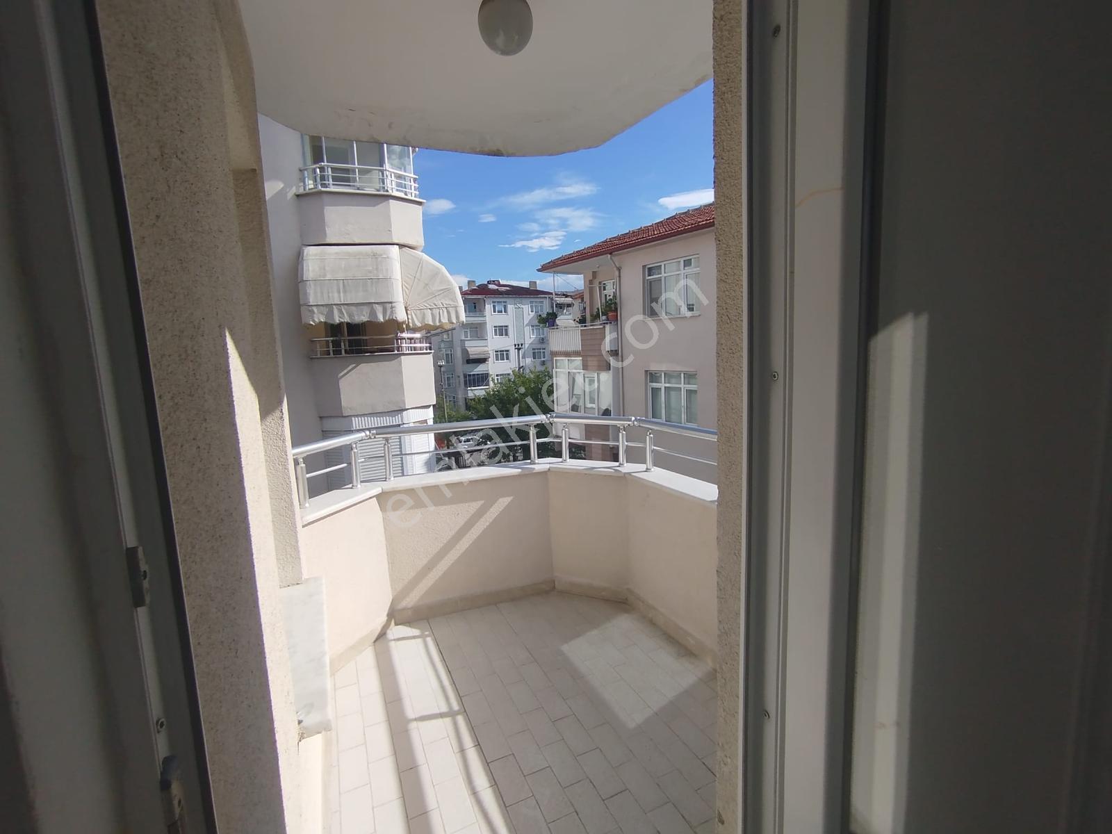 Remax Natural Değirmendere'de Merkezi Konumda 3+1 Kiralık Daire - Görsel 12