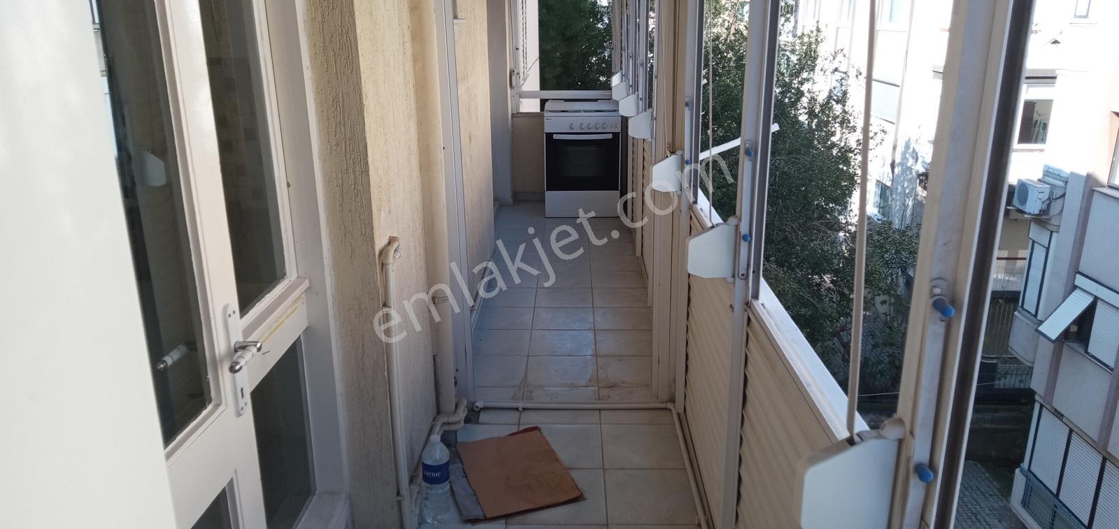 Karşıyakada 3+1 Üç Cepheli Köşe Ve Ara Kat Merkezi Lokasyon - Görsel 15
