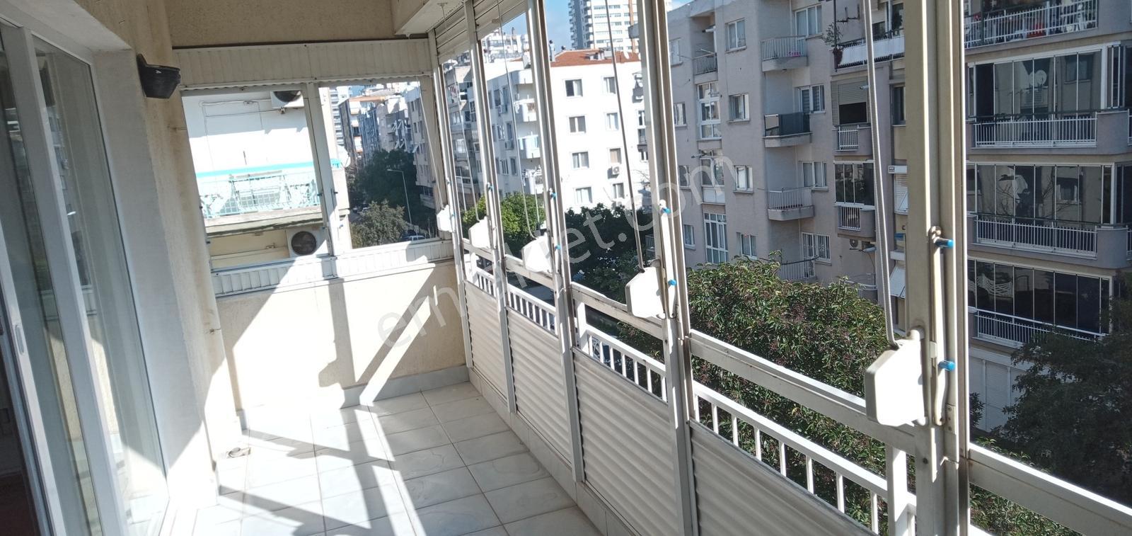 Karşıyakada 3+1 Üç Cepheli Köşe Ve Ara Kat Merkezi Lokasyon - Görsel 3
