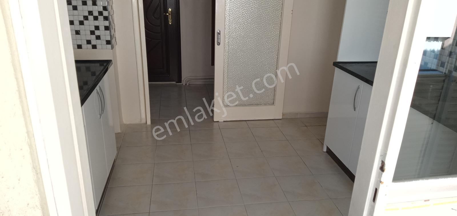 Karşıyakada 3+1 Üç Cepheli Köşe Ve Ara Kat Merkezi Lokasyon - Görsel 14