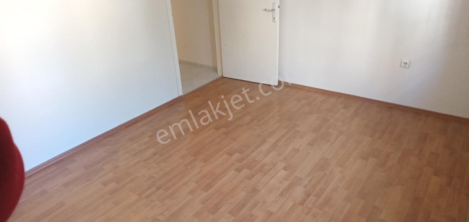 Karşıyakada 3+1 Üç Cepheli Köşe Ve Ara Kat Merkezi Lokasyon - Görsel 28
