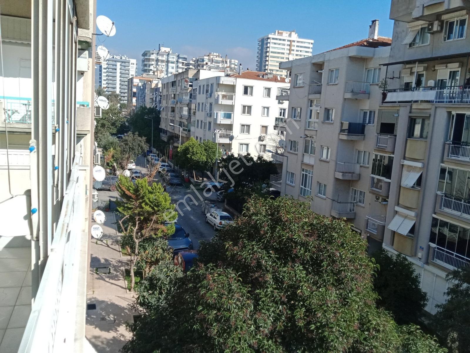 Karşıyakada 3+1 Üç Cepheli Köşe Ve Ara Kat Merkezi Lokasyon - Görsel 5