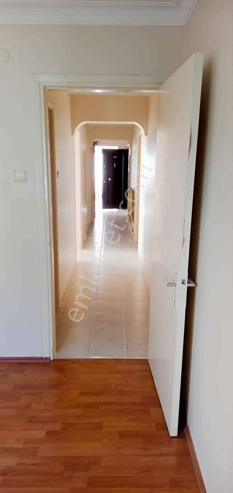 Karşıyakada 3+1 Üç Cepheli Köşe Ve Ara Kat Merkezi Lokasyon - Görsel 30