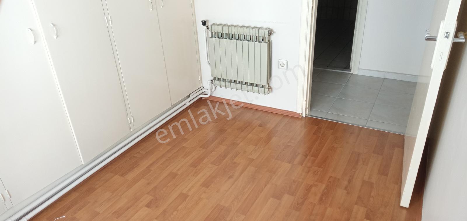 Karşıyakada 3+1 Üç Cepheli Köşe Ve Ara Kat Merkezi Lokasyon - Görsel 25